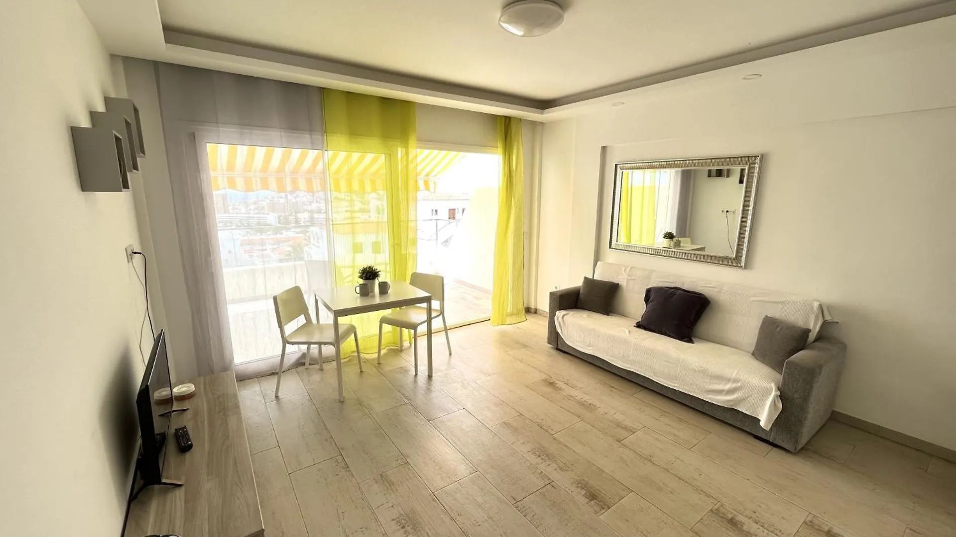 Sunshine Luxury View Los Cristianos 0*, Los Cristianos (Tenerife) Spagna